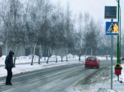 Aktywny znak drogowy solarny Kroczący ludzik