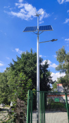 Zestaw zasilający Hybrydowy  panele 2x275W / turbina 400W / słup 6m 2x100Ah